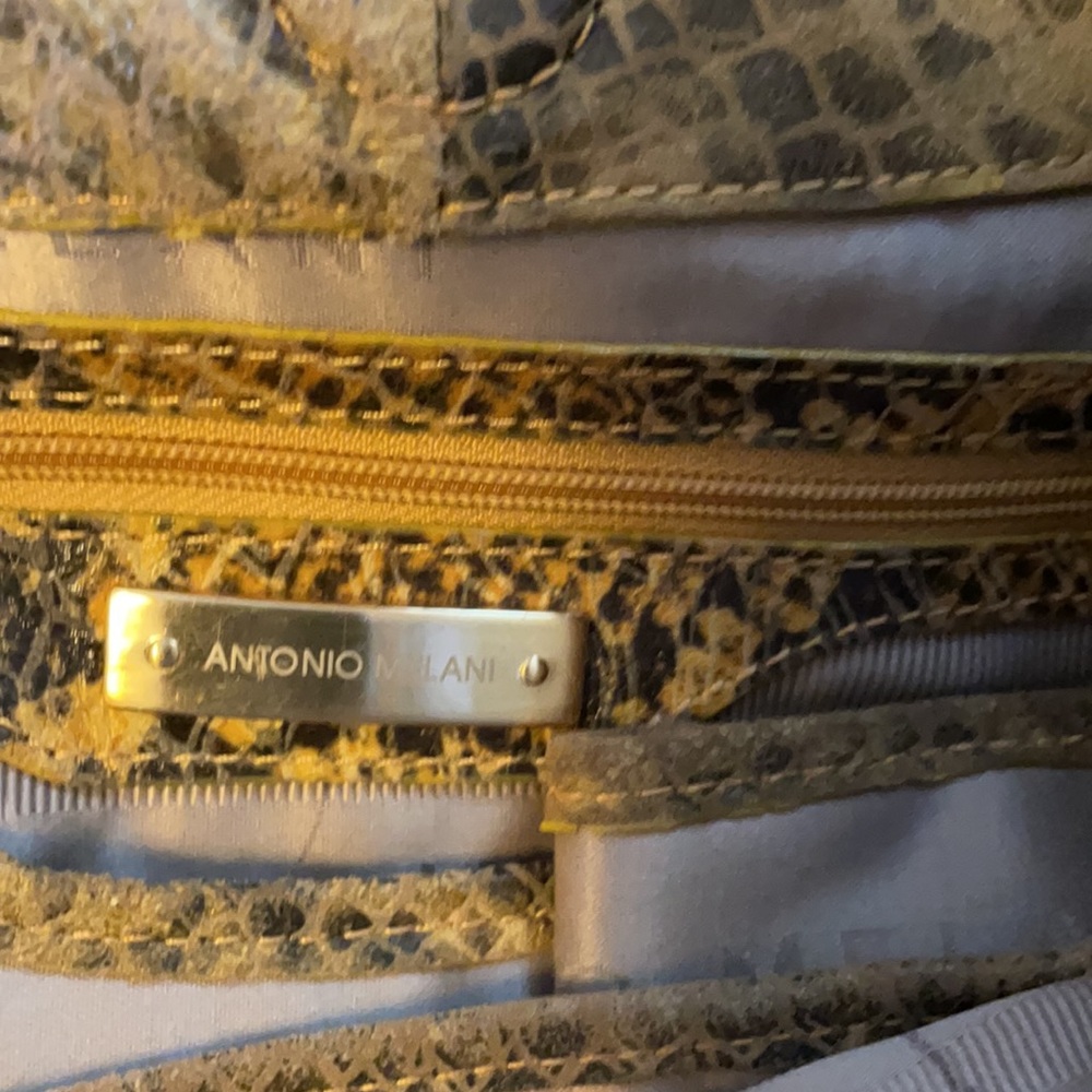 Handbag - Picture 3 of 4